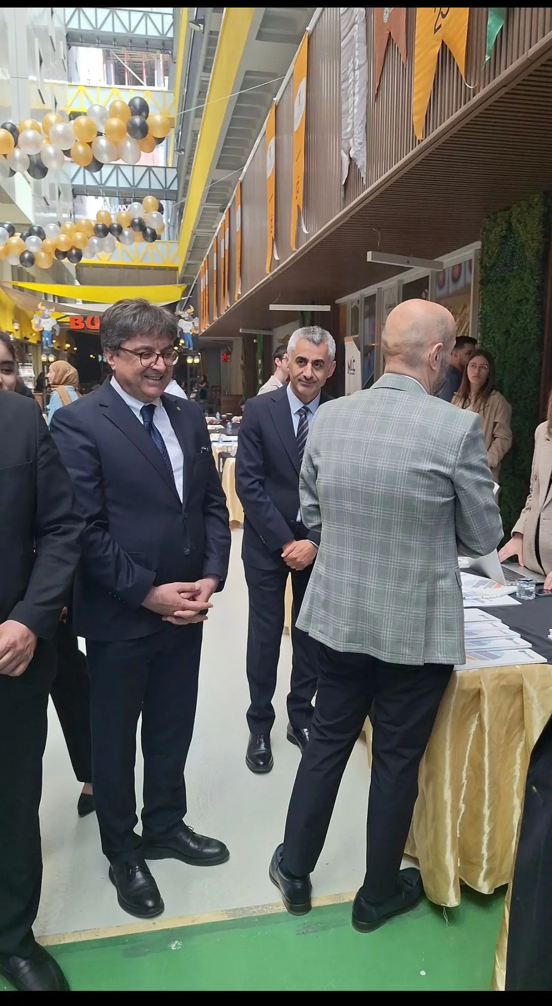 Lojifest etkinliğinde sektör ve akademi temsilcileri